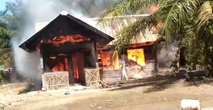 Si Jago Merah Kembali Mengamuk,  Rumah Warga  di Mekar Sari Banyuasin Hangus Terbakar