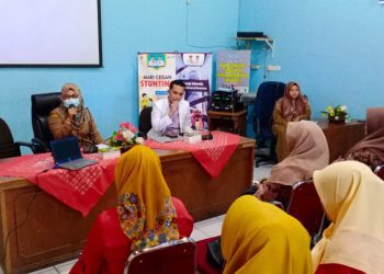 dr. Yufi Permana Marsal Jadi Pembicara Dihadapan 40 Kader KB se-Kota Solok