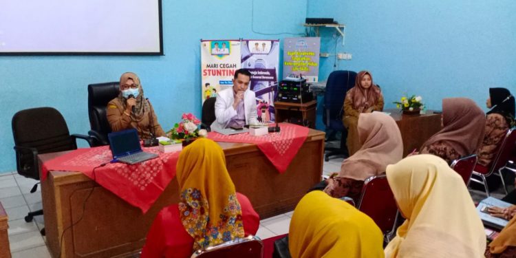 dr. Yufi Permana Marsal Jadi Pembicara Dihadapan 40 Kader KB se-Kota Solok