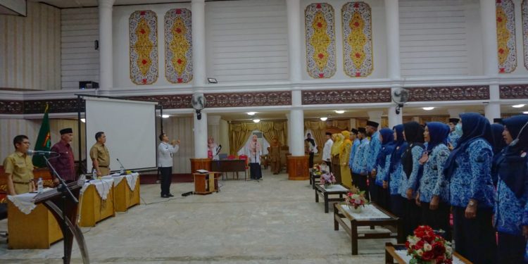 Buya Mahyeldi Lantik 103 Pejabat struktural eselon IV menjadi pejabat fungsional