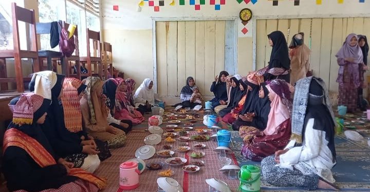 Hidupkan Kembali Tradisi Minang, Pondok Pesantren Pertanian Syekh Muhammad Muhsin Sirukam Adakan Makan “Bajamba”