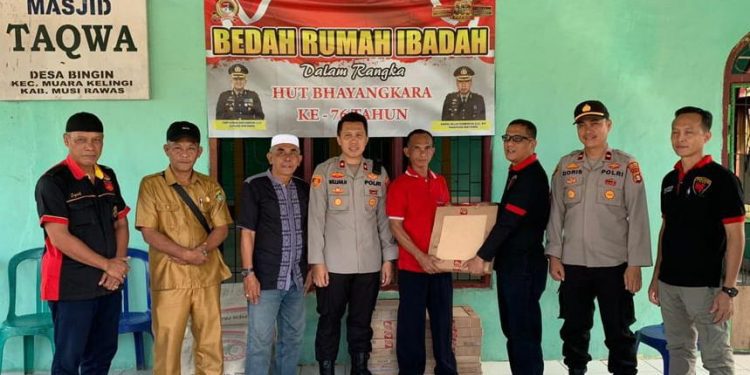 Dalam Rangka HUT Bhayangkara Ke-76, Polres Mura Bedah  Masjid Taqwa