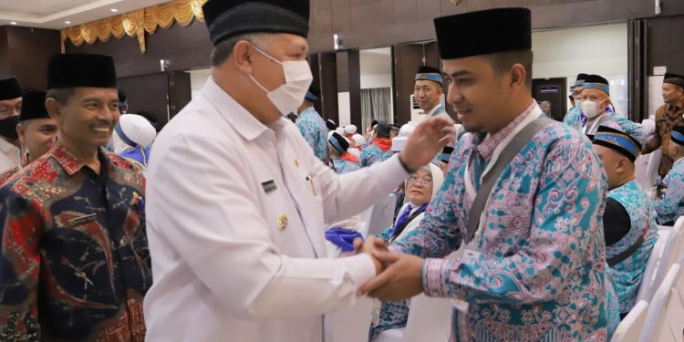 Wako Zul Elfian Umar Lepas Keberangkatan Calon Jemaah Haji Kloter 5