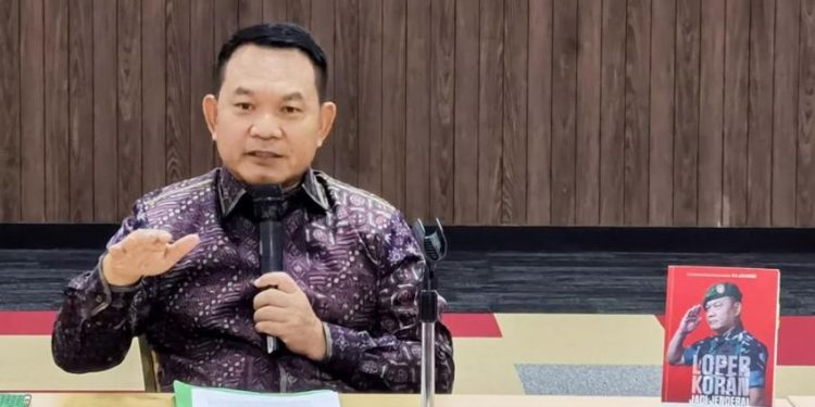 Lewat Buku ‘Loper Koran Jadi Jenderal’, KSAD Jenderal Dudung Berkisah Jualan Koran dan Kue Demi Jadi Tentara