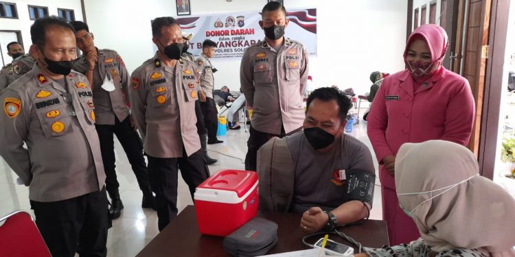 Hari jadi Bhayangkara ke-76, Polres Solok Adakan Donor darah