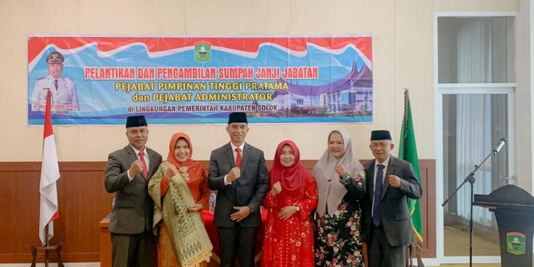 Drs.Syahrial, MM dilantik sebagai Askor Bidang Pemerintah dan Kesra Setda Kab.Solok