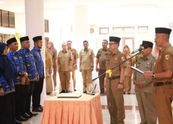 50 Pejabat Fungsional di kota Solok dilantik dan diambil Sumpah oleh Sekda Syaiful