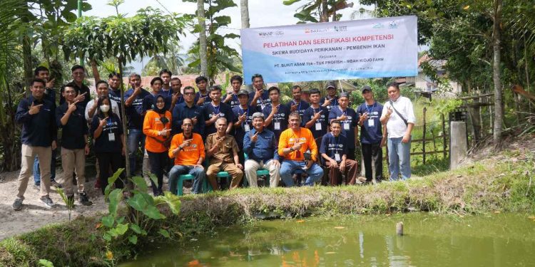Bukit Asam Gelar Pelatihan Budidaya Perikanan untuk Masyarakat Sekitar Tambang