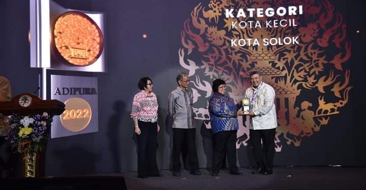 Kota Solok Kembali Raih Tropy Adipura ke-10