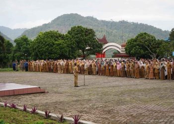 Pimpin Apel Pagi , Sekda Medison Ajak ASN dan THL Lebih Disiplin Lagi