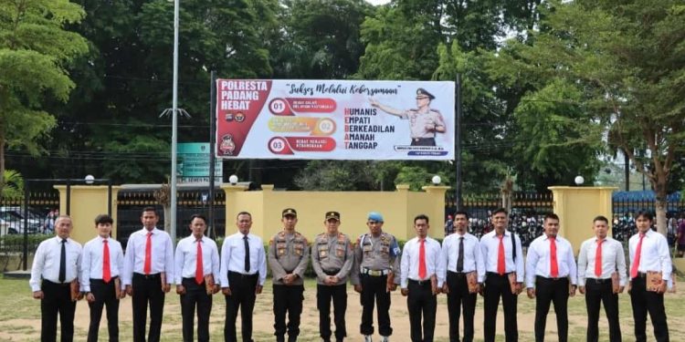 Bripka Andra Yoesa Vical Terima Penghargaan Dari Kapolresta Padang