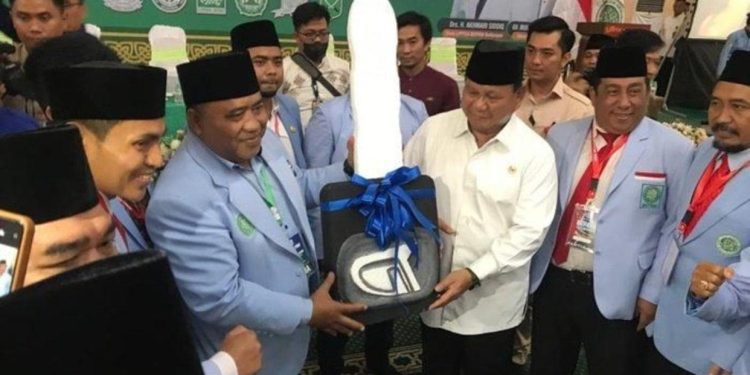 BKPRMI Anugerahi Menhan Prabowo Tokoh Peduli Santri TK TPA Al Quran