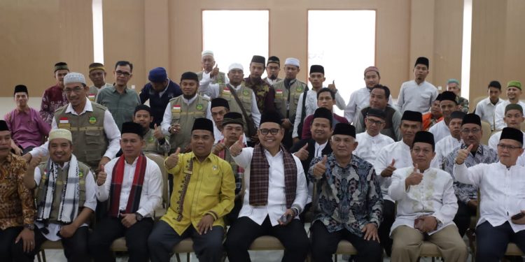 Bupati Solok membuka Training Publik Speaking dan Sosialisasi Zakat