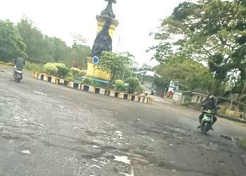 Jalan Poros Antar Kecamatan Rusak, Masyarakat Himbau Pemerintah dan Perusahaan Bersama Sama Perbaiki Jalan