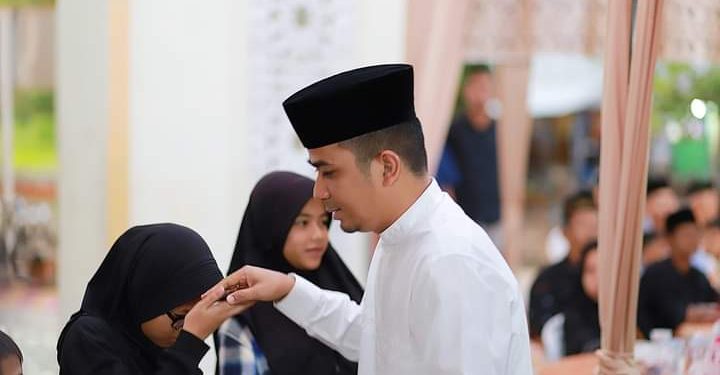 Penyerahan Santunan Anak Yatim Secara Simbolis Oleh Wawako Solok