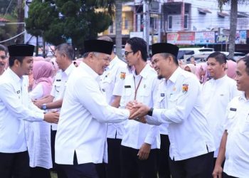 Zul Elfian Pimpin Apel Gabungan dihari Pertama Kerja