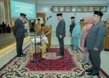 Mahyeldi Lantik 5 Pejabat Eselon 2