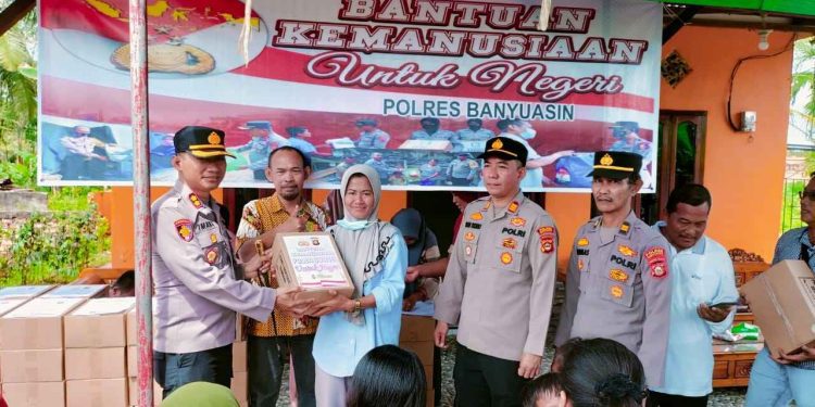Kapolres Banyuasin Berikan 150 Paket Sembako