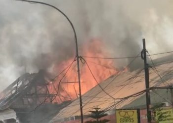 Sebuah Ledakan Terdengar Ketika RS Salak Kota Bogor dilalap Api