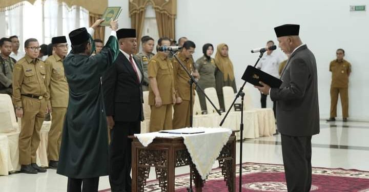 Gubernur Mahyeldi Lantik Mursalim Jadi Kepala Biro Adpim