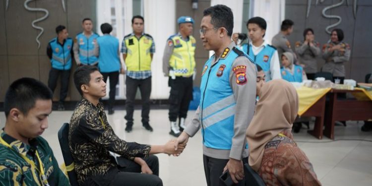 5  Calon Taruna dan 1 Taruni Polda Sumbar Lanjut ke Semarang