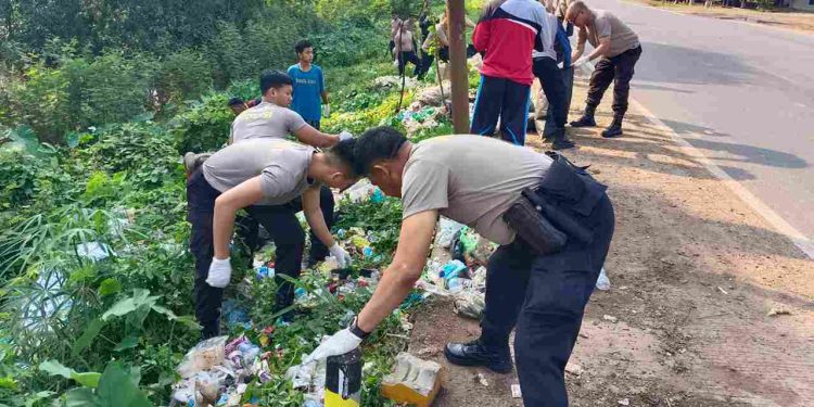POLRES BANYUASIN CIPTAKAN LINGKUNGAN BERSIH