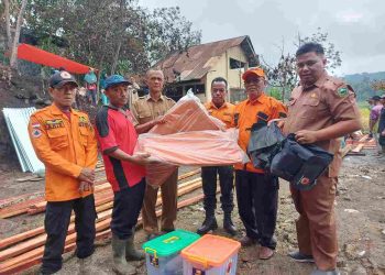 BPBD Kab.Solok Serahkan Bantuan Kepada Korban Kebakaran di Jaro Batu Jorong Pakan Jumat Nagari Jawi Jawi