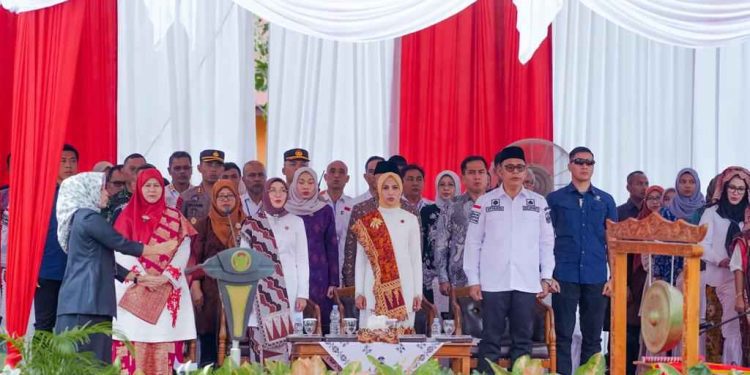 Pemkab. Solok Sambut Kedatangan Ketua Dekranas Pusat Hj Wury Ma’ruf Amin di Nagari Panyakalan