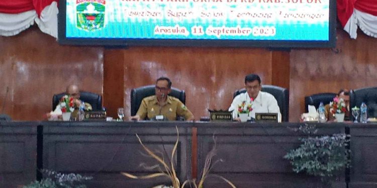 Bupati Solok Sampaikan Jawaban Terhadap Pandangan Umum Fraksi-fraksi Tentang Ranperda APBD Tahun 2024