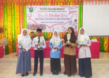 Siswi SMPN 2 Kubung Juara 1 Lomba English Speech Contest yang Diadakan MGMP B.Inggris
