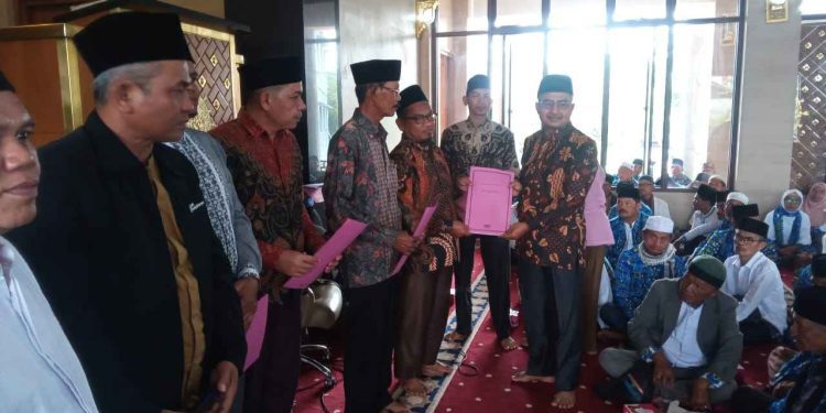 Kepala KUA X Koto Diatas, Kukuhkan Pengurus BKM Kecamatan