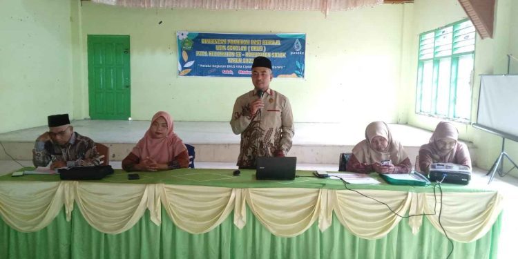 Kepala KUA Kecamatan X Koto Diatas, membuka BRUS di Madrasah PSA