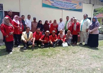 IPSM SUMBAR Serahkan Bantuan Sembako ke Istana Lansia Kota Solok