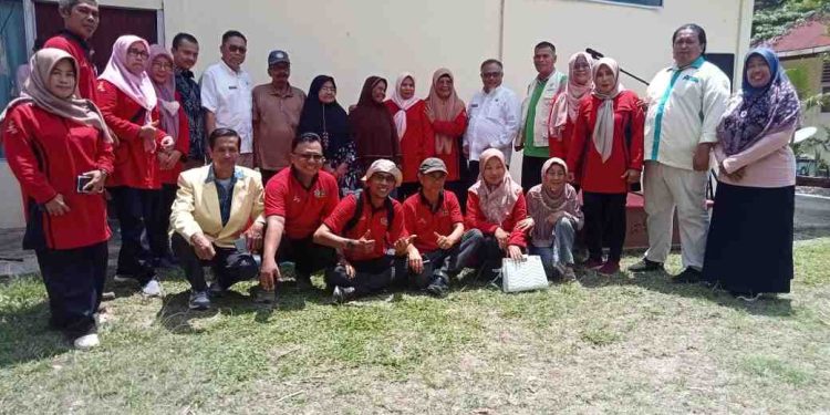 IPSM SUMBAR Serahkan Bantuan Sembako ke Istana Lansia Kota Solok