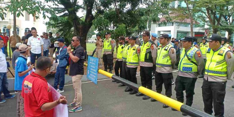 Massa Desak Kejati Usut Dana Pencegahan Karhutla, Panggil Kepala Dinas LHP Sumsel