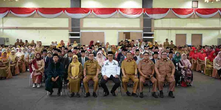 80 Pejabat Fungsional Guru menjadi Kepala Sekolah dan Pengawas diambil Sumpah dan janji oleh Bupati Solok