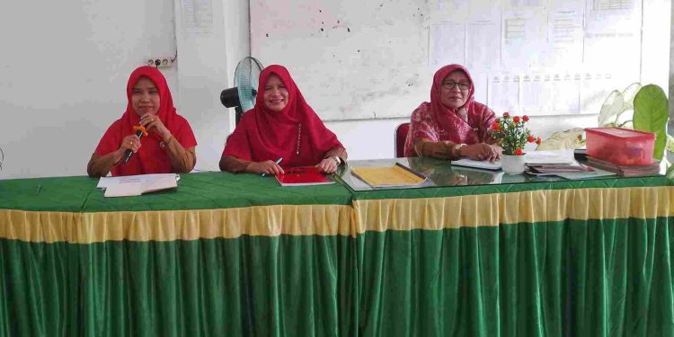 Komunitas Belajar Guru SMPn 2 Kubung Gali Fitur Pengelolaan e- Kinerja di PMM