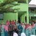 MIN Kota Solok serahkan Sembako kepada Satpam Masjid Agung Al-Muhsinin dalam Program “Jum’at Berbagi”