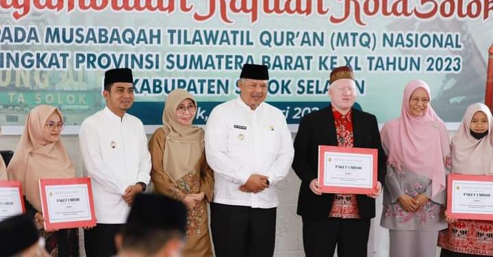 Juara 6 Dalam MTQ Nasional ke-40, Wako-Wawako Serahkan Reward