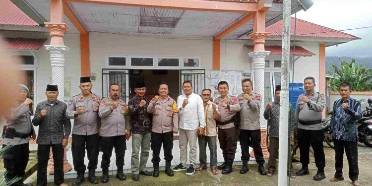 Wakapolres Solok Lakukan “Jumat Curhat” di Nagari Koto Gaek Guguk Kec.Gunung Talang Kab.Solok