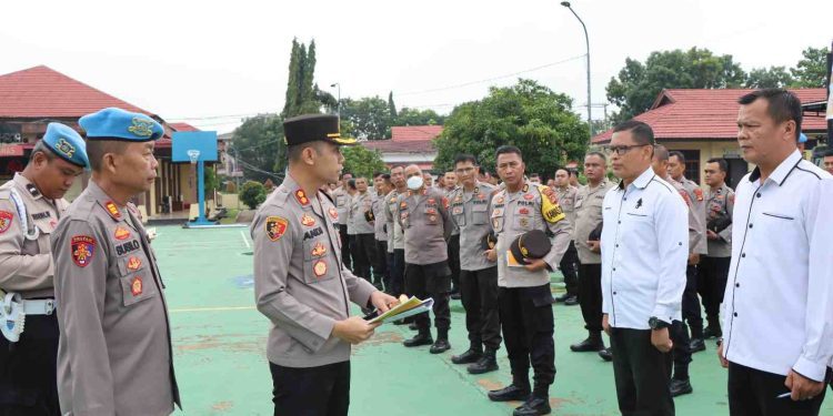 Tingkatkan Disiplin Pimpin Apel Technical Inspection, Kapolres Musi Rawas Cek Kerapian, Sikap dan Tampang Personel