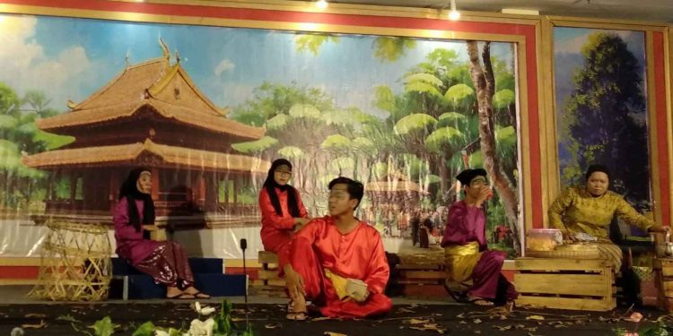 Dul Kancil, Kombinasi Teater Bangsawan dan Modern dengan Dongeng