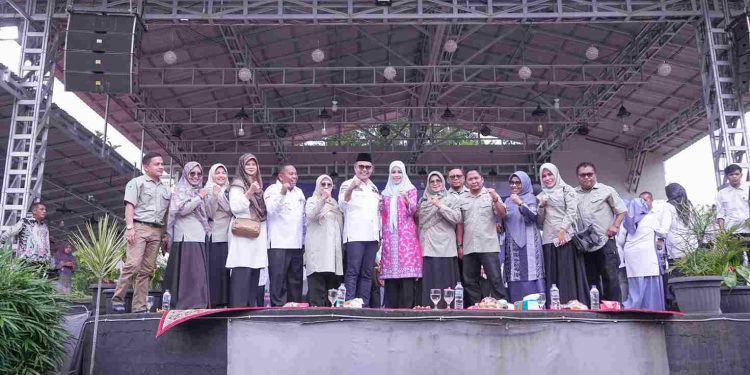 Bupati Solok : Kader Posyandu akan di tingkatkan Insentif, diberikan BPJS Gratis dan Seragam