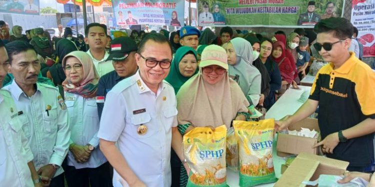 Masyarakat Talang Keramat Rela Antri Demi Mendapatkan Sembako Murah dan Pelayanan Kolaboratif