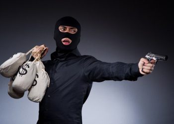 Pedagang Emas di Pasar Talang di Rampok oleh 2 Pria Bersenpi