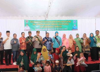 Pj Wako Beserta Kapolres Lubuklinggau Serahkan SK Kepada Bapak dan Ibu Asuh Anak Stunting