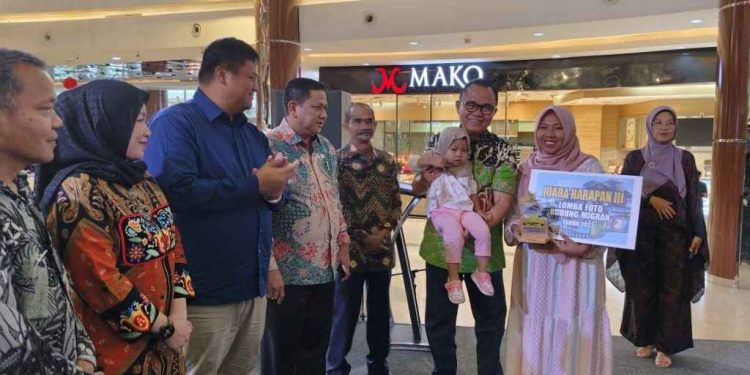Pj Bupati Hani Syopiar Rustam Apresiasi Pemenang Lomba Fhoto Dan Content Creator Burung Migran
