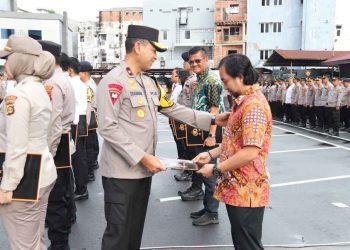 Kapolres Banyuasin Hadiri Pelepasan Perdana Pendistribusian Logistik Pemilu Tahun 2024 di Kabupaten Banyuasin