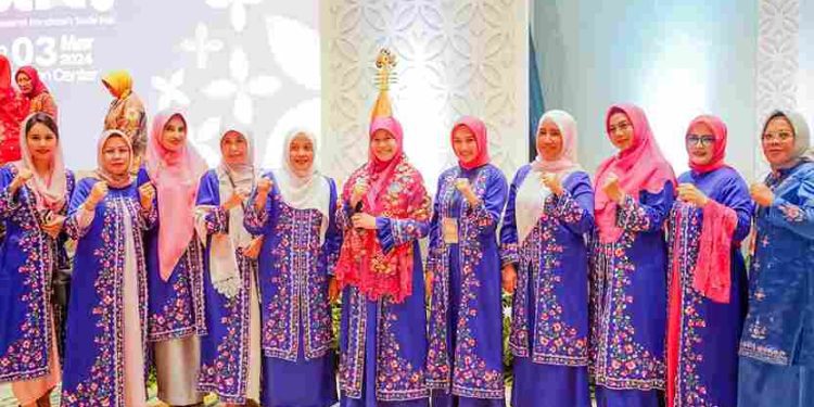 Dekranasda Kabupaten Solok Ikut ambil bagian dalam Inacraft 2024