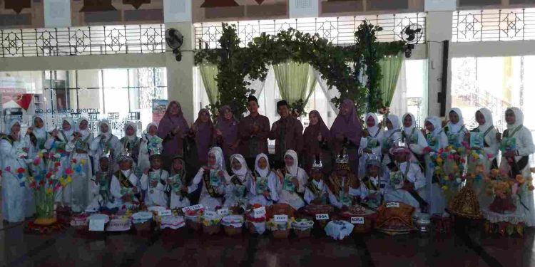 MDTA Masjid Agung Kota Solok Mewisuda 26 Orang Santriwan dan Santriwati